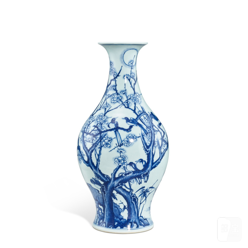A blue and white 'prunus and magpie' vase, Qing dynasty, 18th - 19th century | 清十八至十九世紀 青花喜上眉梢圖橄欖瓶